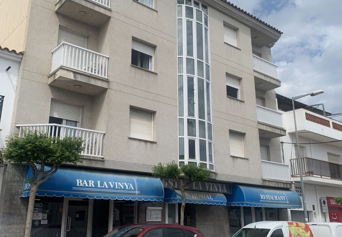 Отель на Escala - Hostal en activo en L`Escala CB000520